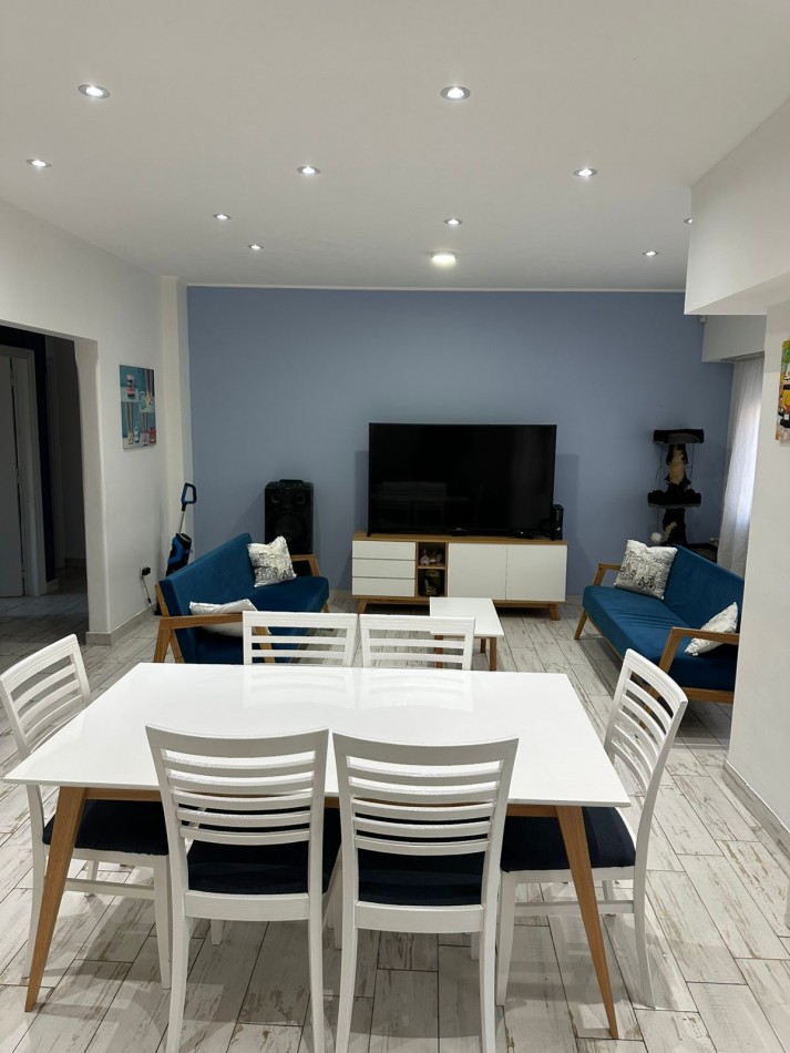 PH 4 AMBIENTES CON DEPENDENCIA Y PATIO TOTALMENTE RECICLADO.
