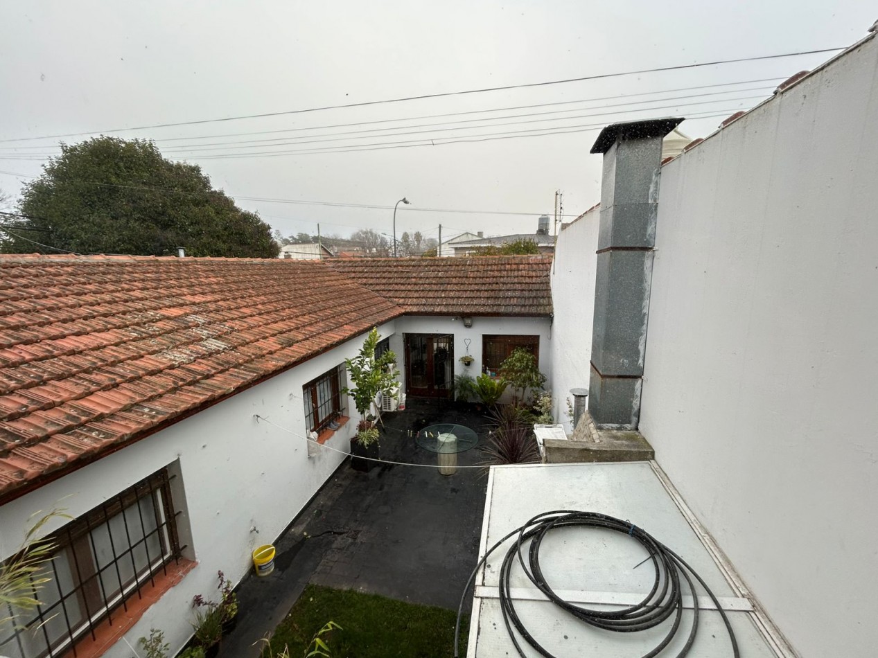 CASA DE 4 AMBIENTES  CON PATIO COCHERA DOBLE Y DEPARTAMENTO MONOAMBIENTE APTO CREDITO.