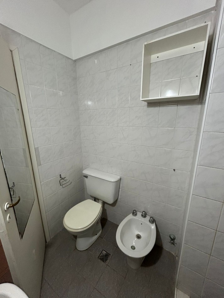 DEPARTAMENTO MONOAMBIENTE A LA CALLE 2 PISO POR ESCALERA APTO CREDITO.