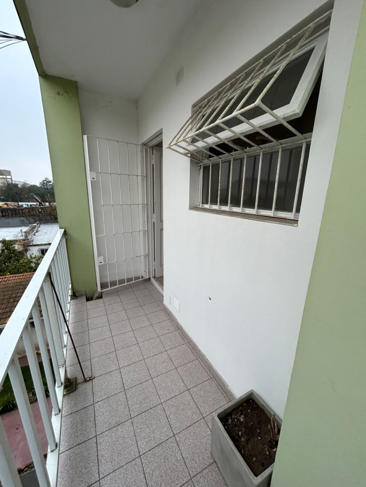 DEPARTAMENTO MONOAMBIENTE A LA CALLE 2 PISO POR ESCALERA APTO CREDITO.
