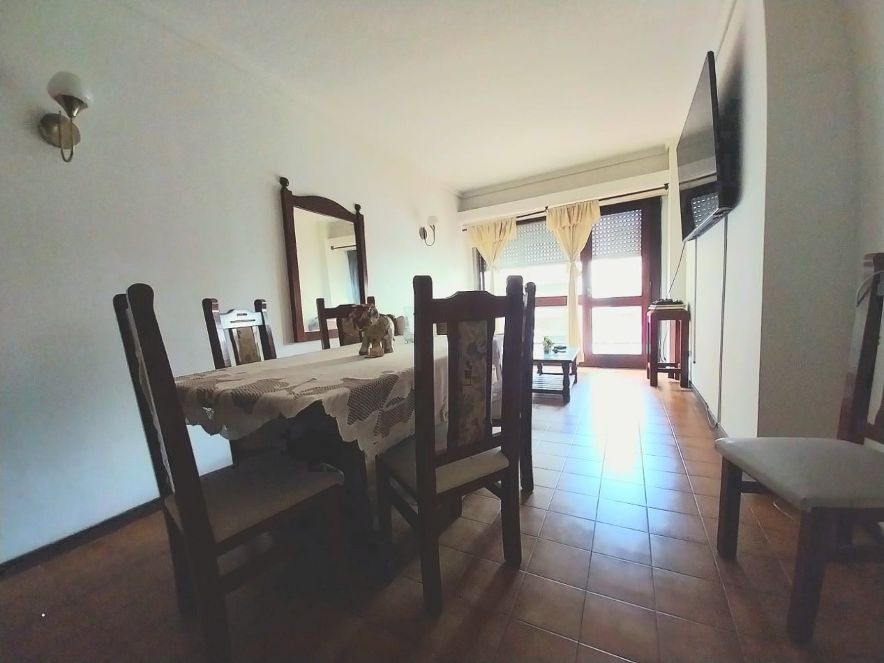 VENTA DEPTO 2 AMB CON DEPENDECIA Y LAVADERO. BALCON SALIENTE AL FRENTE. PLAZA COLON