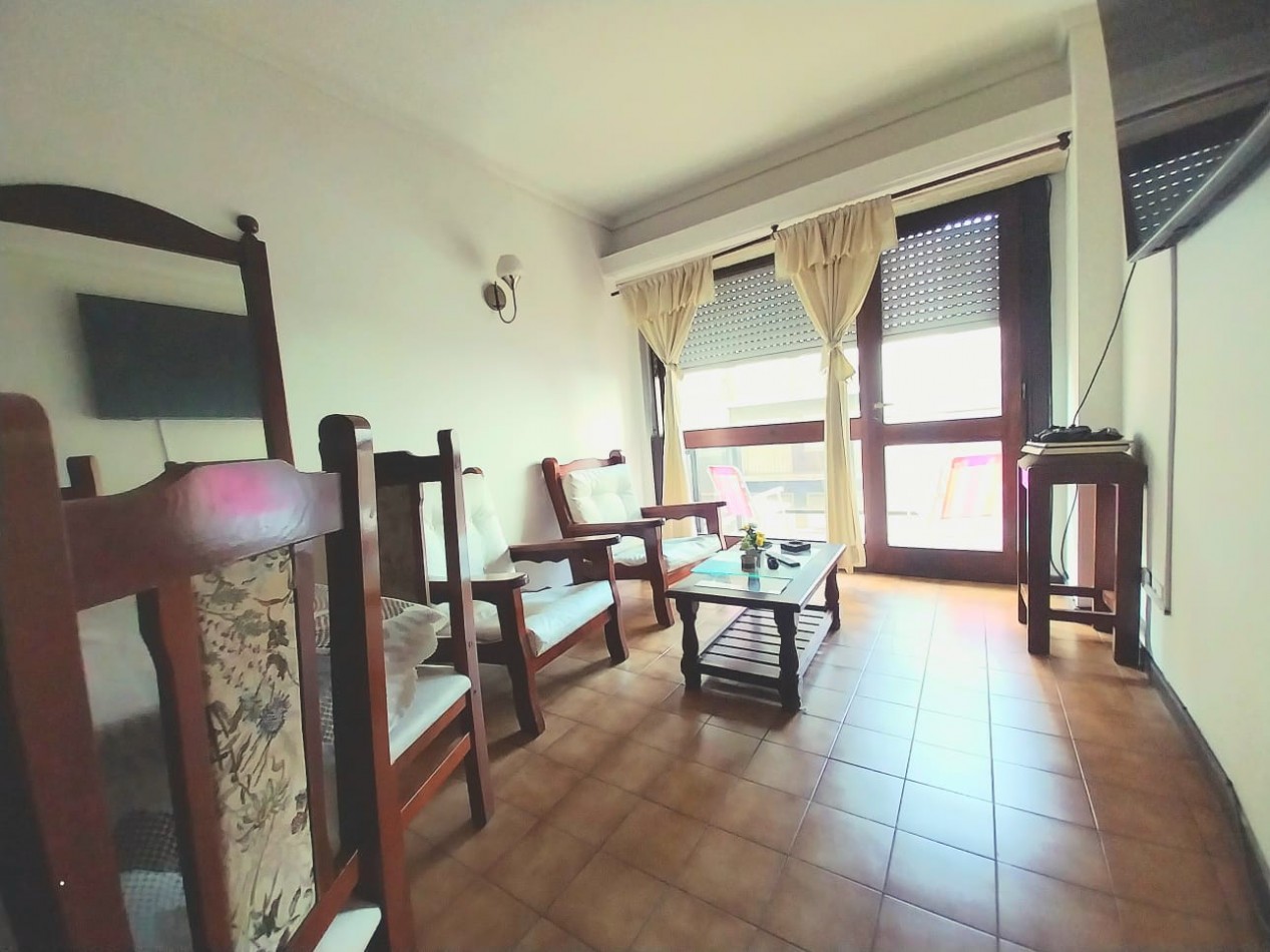 VENTA DEPTO 2 AMB CON DEPENDECIA Y LAVADERO. BALCON SALIENTE AL FRENTE. PLAZA COLON
