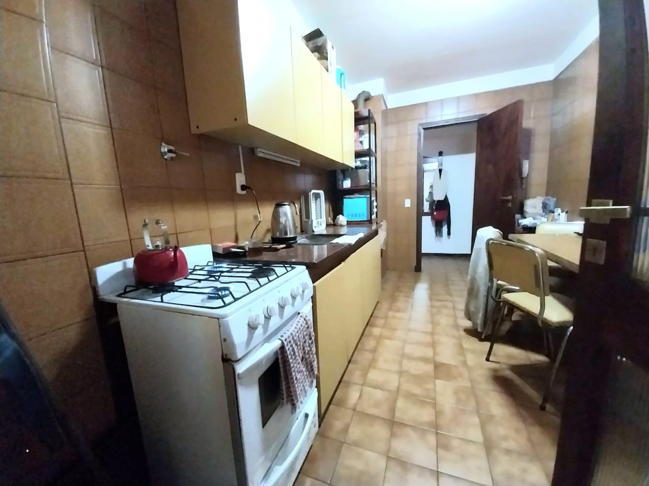 VENTA DEPTO 2 AMB CON DEPENDECIA Y LAVADERO. BALCON SALIENTE AL FRENTE. PLAZA COLON