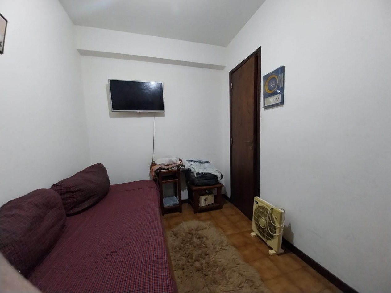VENTA DEPTO 2 AMB CON DEPENDECIA Y LAVADERO. BALCON SALIENTE AL FRENTE. PLAZA COLON