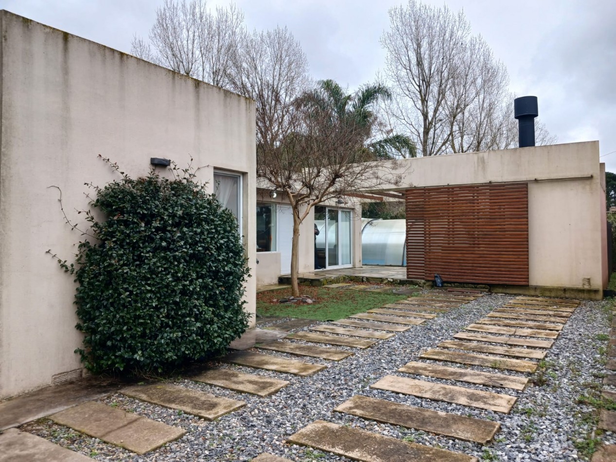 Venta casa en la Caleta, 3 ambientes, pileta, parque y parrilla