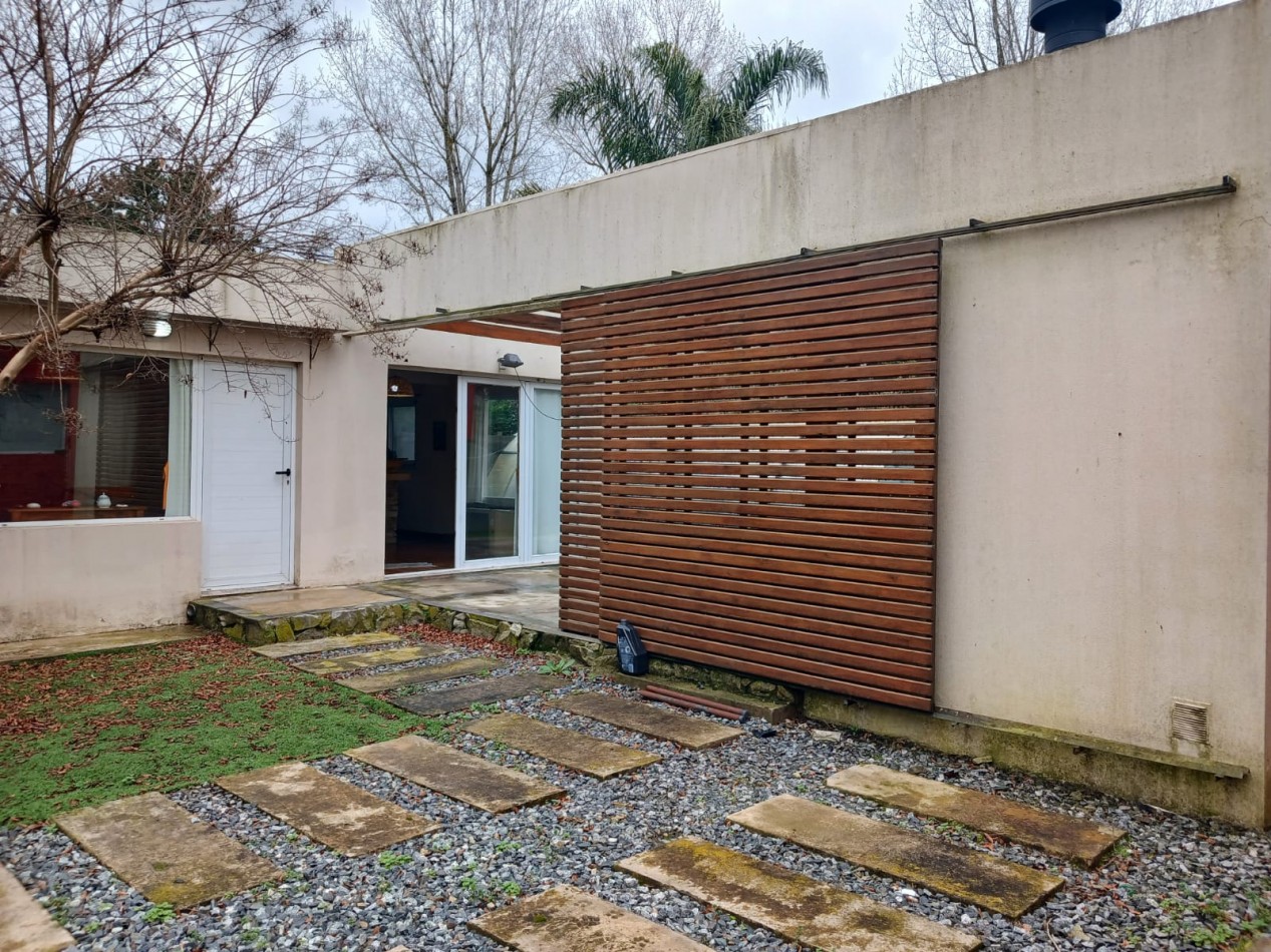 Venta casa en la Caleta, 3 ambientes, pileta, parque y parrilla