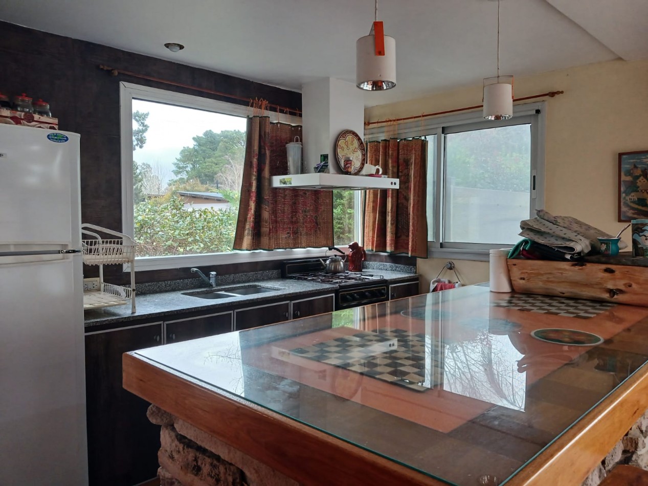 Venta casa en la Caleta, 3 ambientes, pileta, parque y parrilla