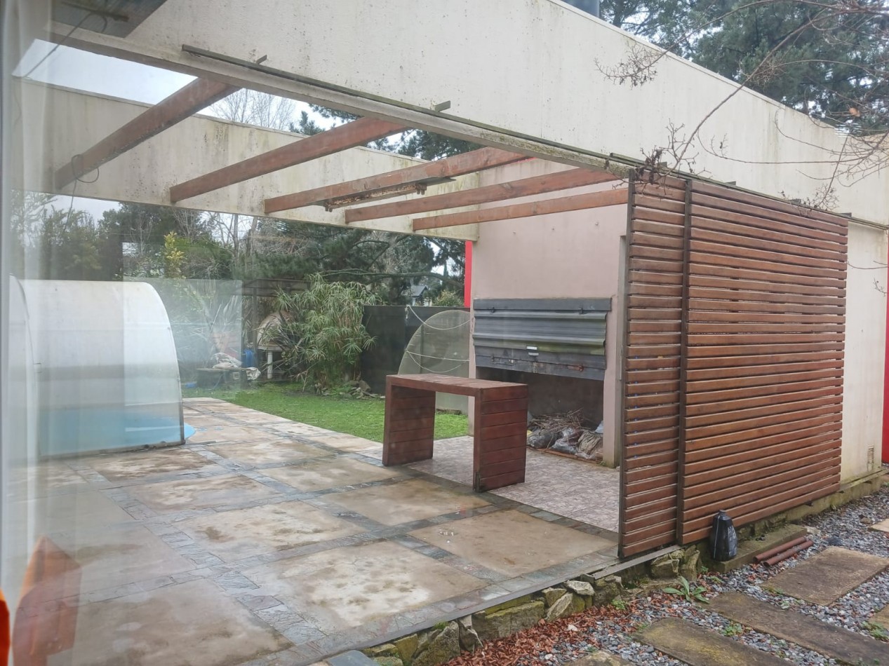 Venta casa en la Caleta, 3 ambientes, pileta, parque y parrilla