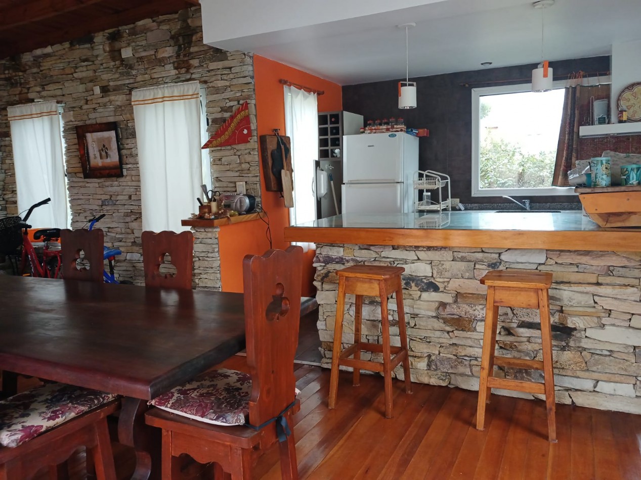 Venta casa en la Caleta, 3 ambientes, pileta, parque y parrilla