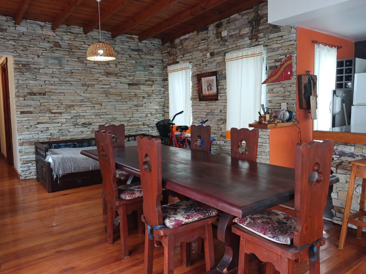 Venta casa en la Caleta, 3 ambientes, pileta, parque y parrilla