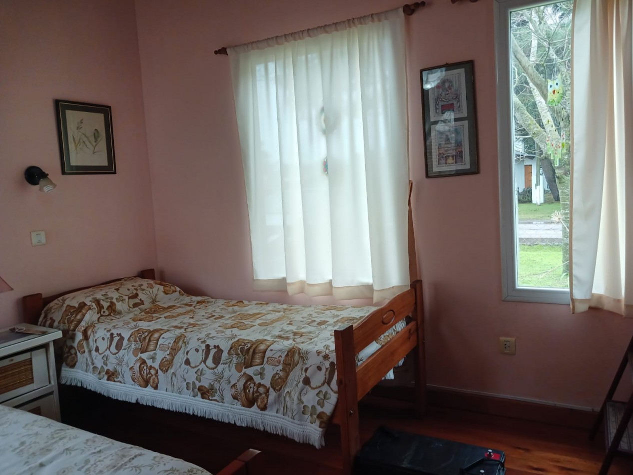 Venta casa en la Caleta, 3 ambientes, pileta, parque y parrilla