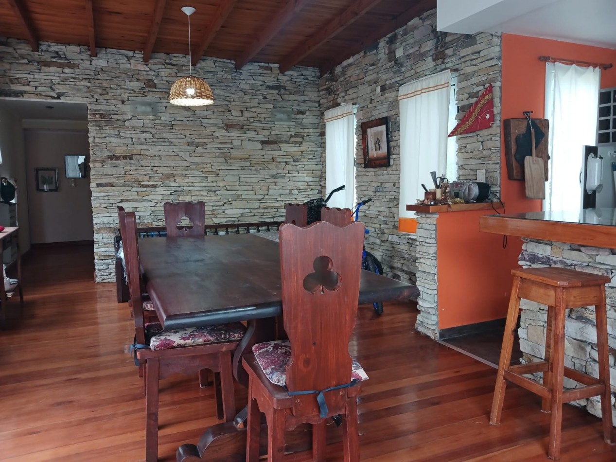 Venta casa en la Caleta, 3 ambientes, pileta, parque y parrilla