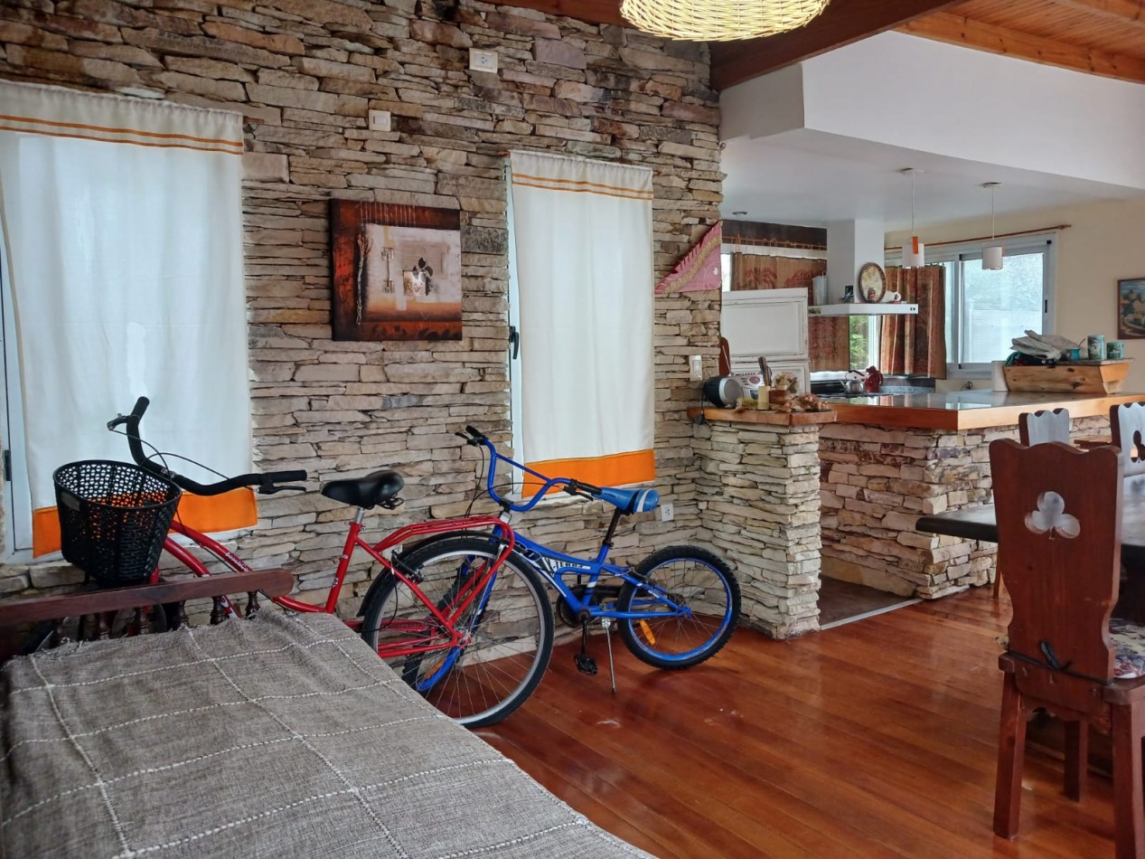 Venta casa en la Caleta, 3 ambientes, pileta, parque y parrilla