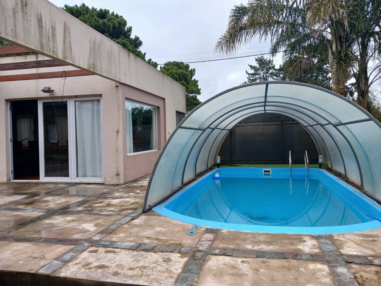 Venta casa en la Caleta, 3 ambientes, pileta, parque y parrilla