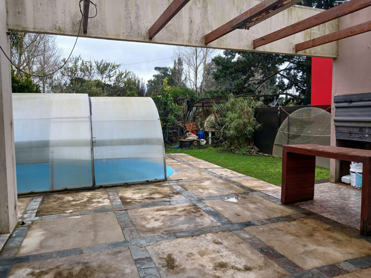 Venta casa en la Caleta, 3 ambientes, pileta, parque y parrilla