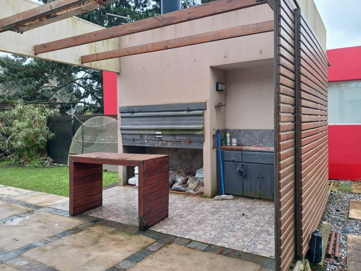 Venta casa en la Caleta, 3 ambientes, pileta, parque y parrilla