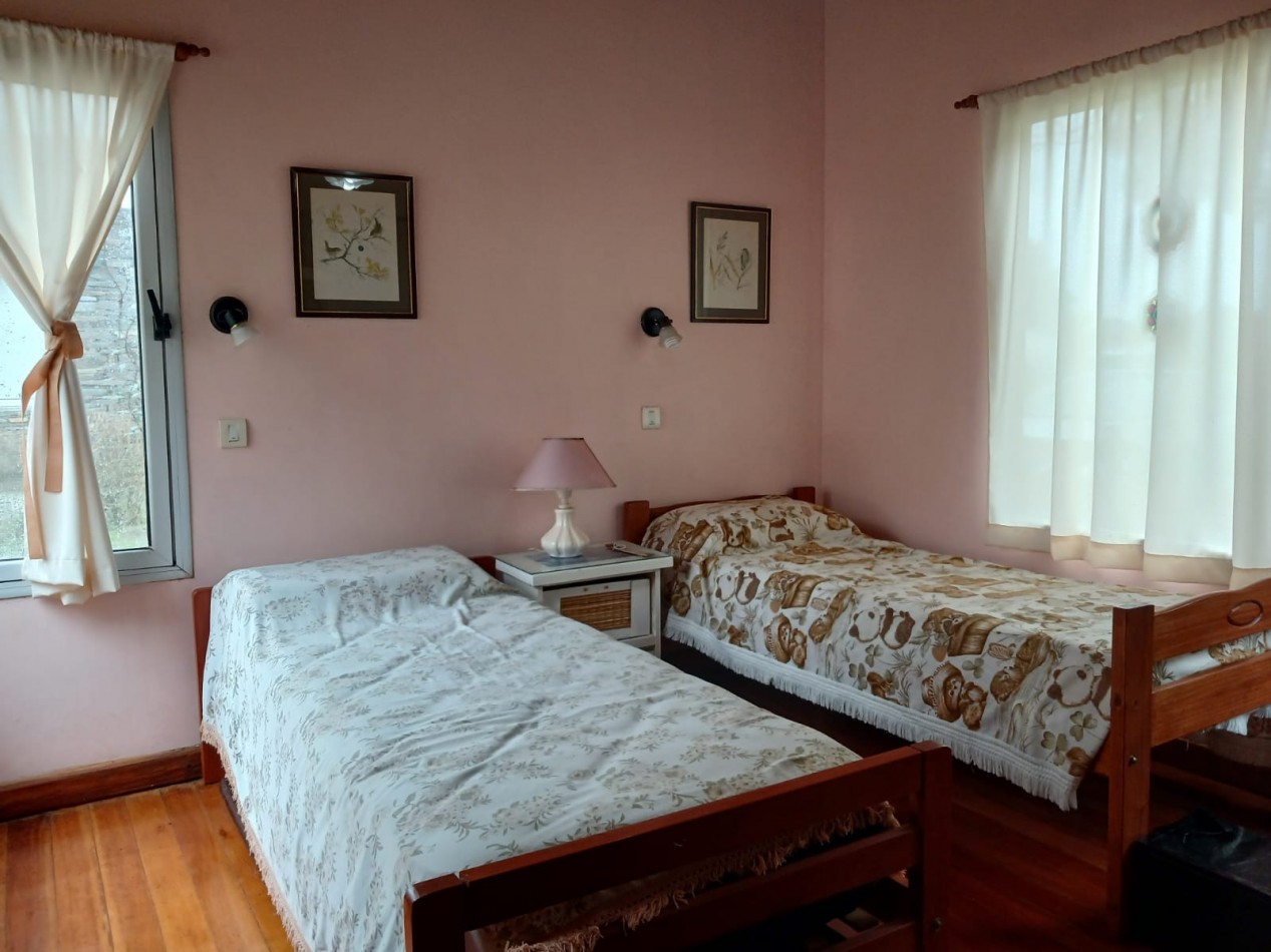 Venta casa en la Caleta, 3 ambientes, pileta, parque y parrilla