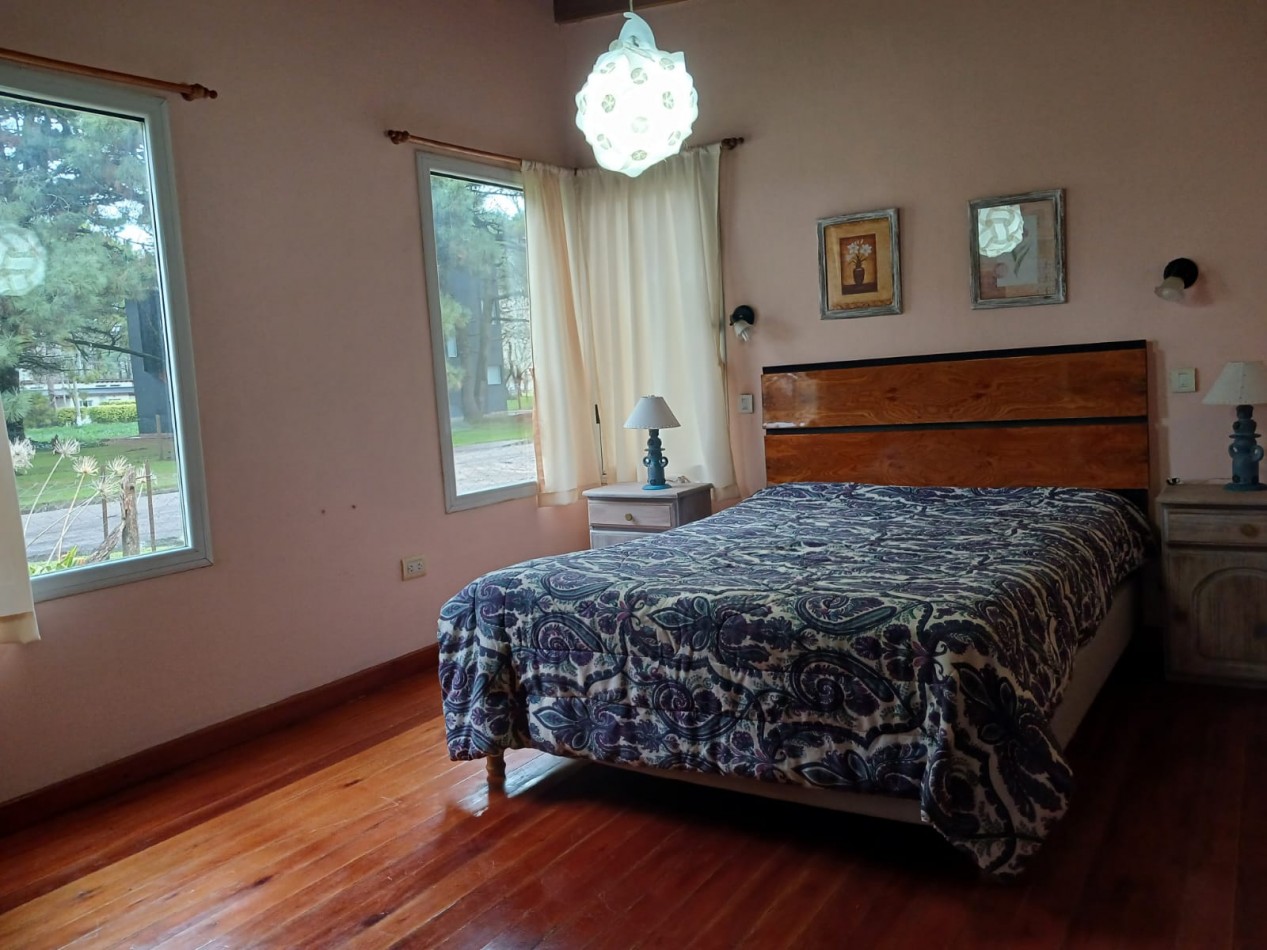 Venta casa en la Caleta, 3 ambientes, pileta, parque y parrilla
