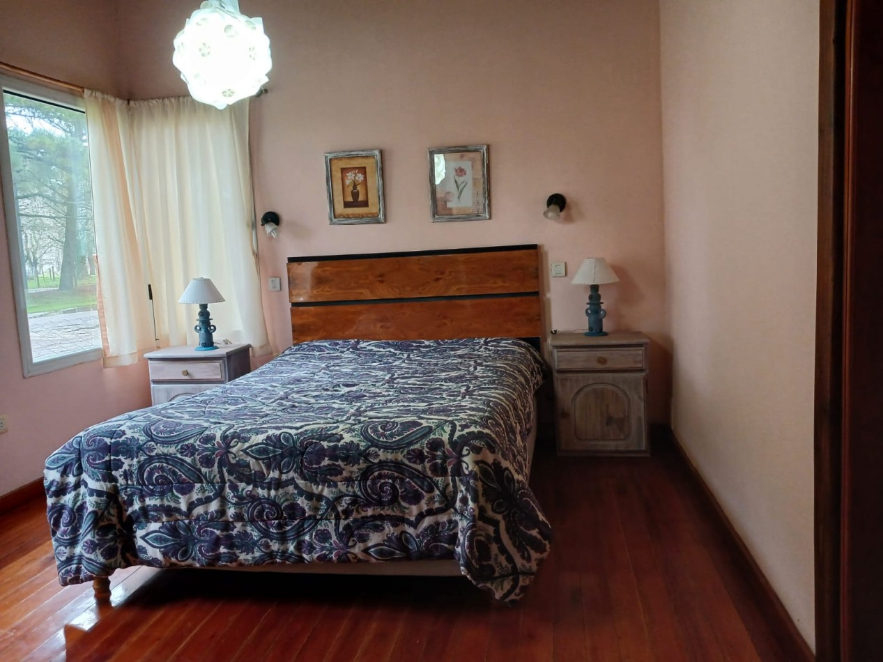 Venta casa en la Caleta, 3 ambientes, pileta, parque y parrilla