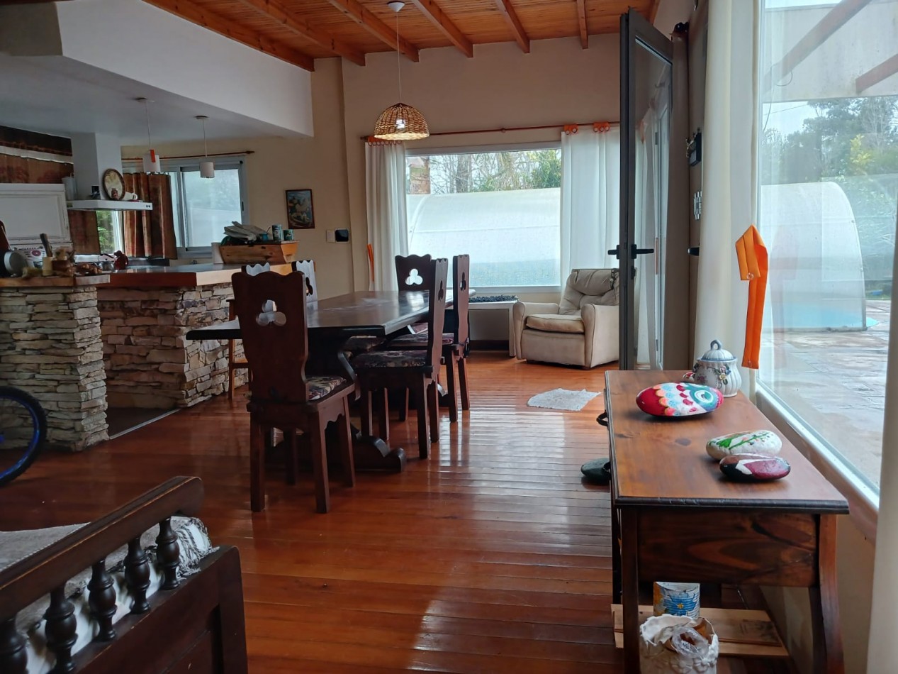 Venta casa en la Caleta, 3 ambientes, pileta, parque y parrilla