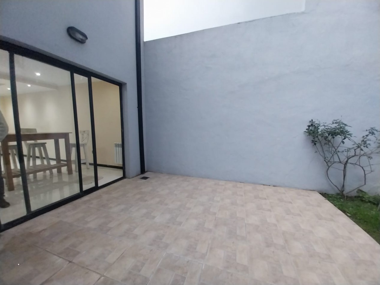 DUPLEX A ESTRENAR 4 AMBIENTES CON ENTRADA PARA AUTO, PATIO Y PARRILLA. COLINAS DE PERALTA RAMOS