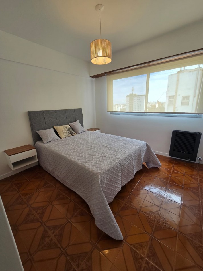 DEPARTAMENTO DOS AMBIENTES A LA CALLE CON BALCON Y COCHERA .LA PERLA