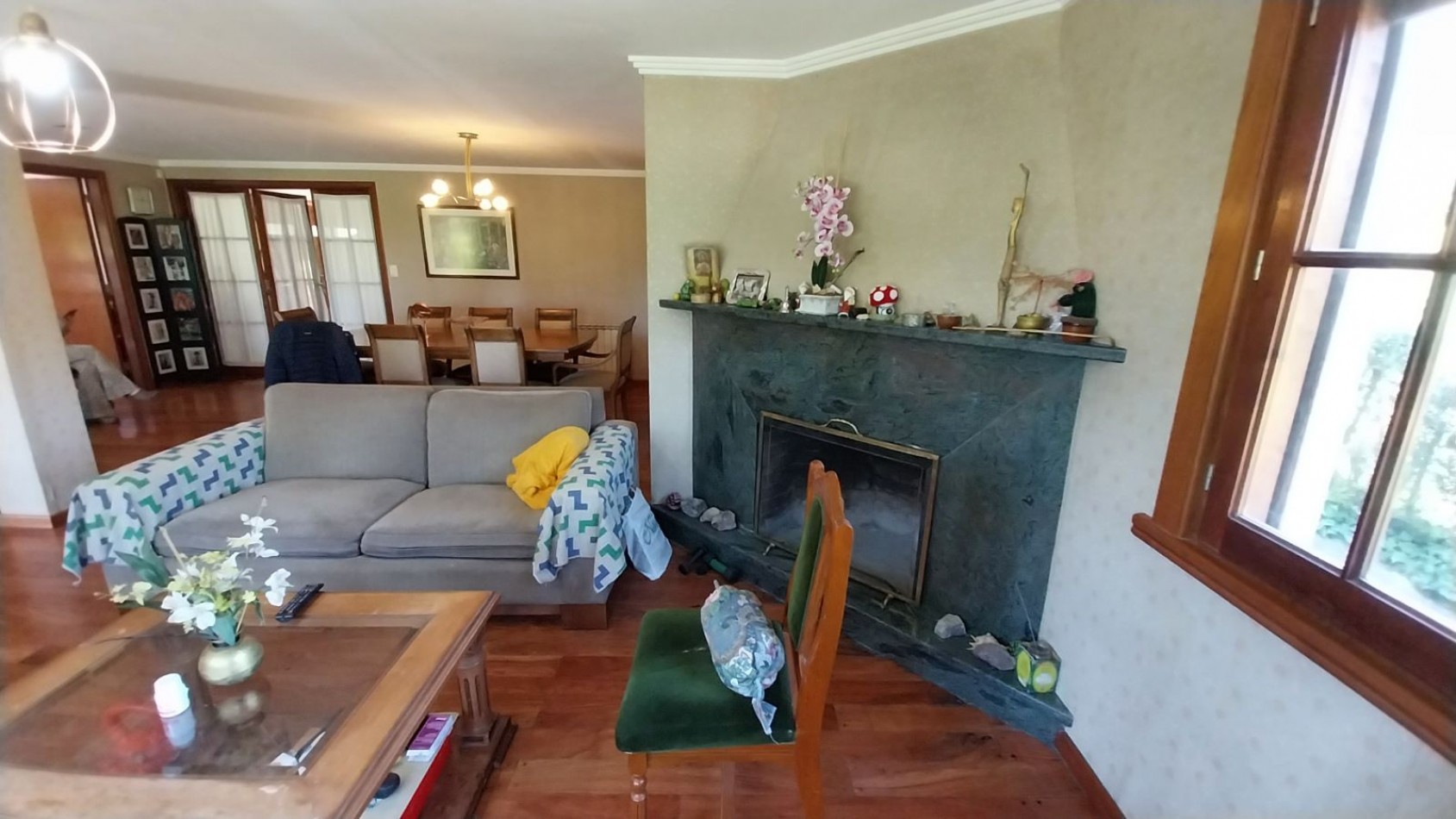CASA 4 AMBIENTES CON GRAN PARQUE Y DETALLES DE CATEGORIA ZONA SIERRAS DE LOS PADRES.