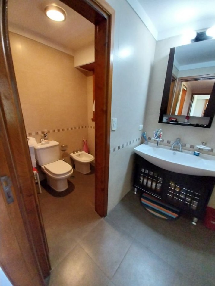 CASA 4 AMBIENTES CON GRAN PARQUE Y DETALLES DE CATEGORIA ZONA SIERRAS DE LOS PADRES.
