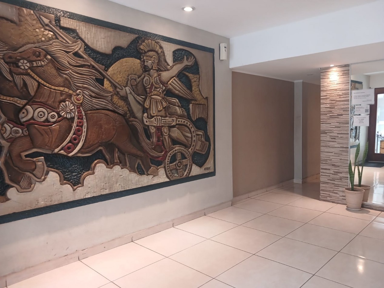 Venta Departamento 4 ambientes reciclado con balcon corrido a la calle