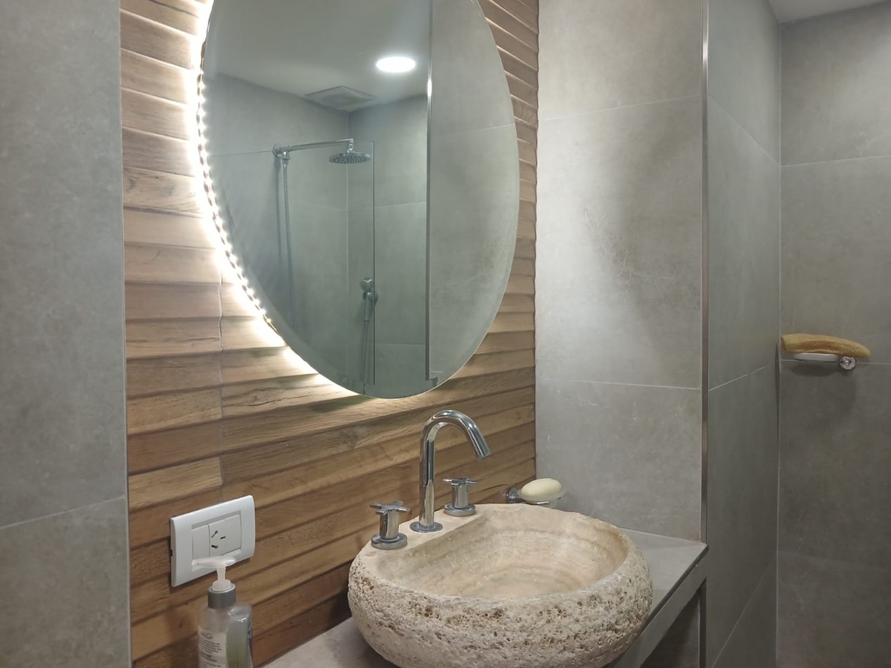 Venta Departamento 4 ambientes reciclado con balcon corrido a la calle
