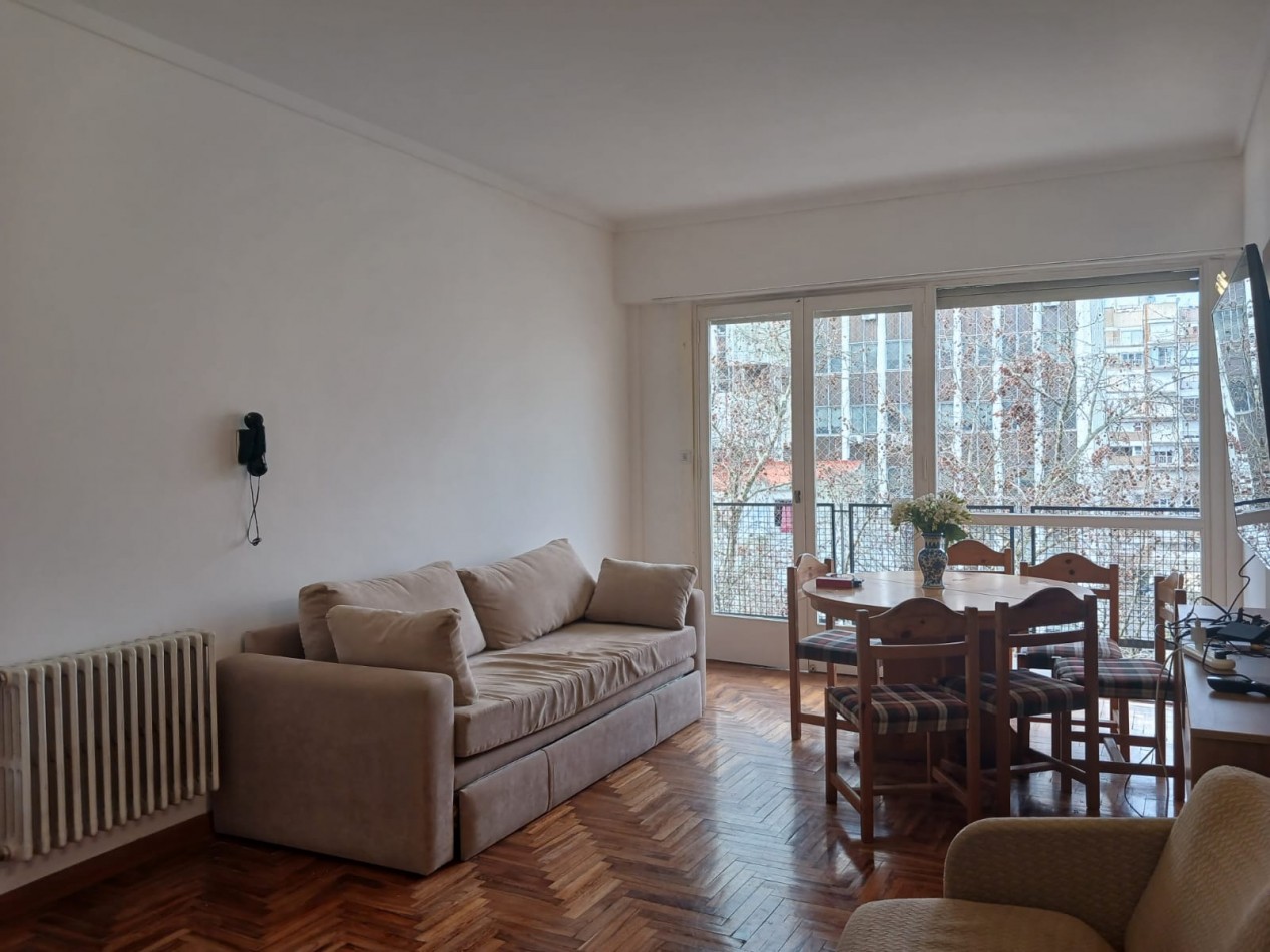 Venta Departamento 4 ambientes reciclado con balcon corrido a la calle
