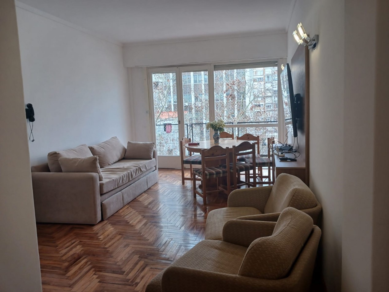 Venta Departamento 4 ambientes reciclado con balcon corrido a la calle