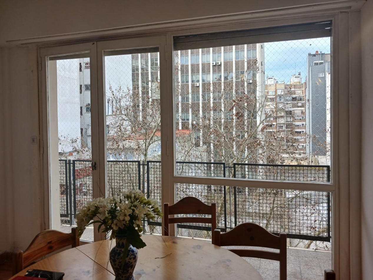 Venta Departamento 4 ambientes reciclado con balcon corrido a la calle