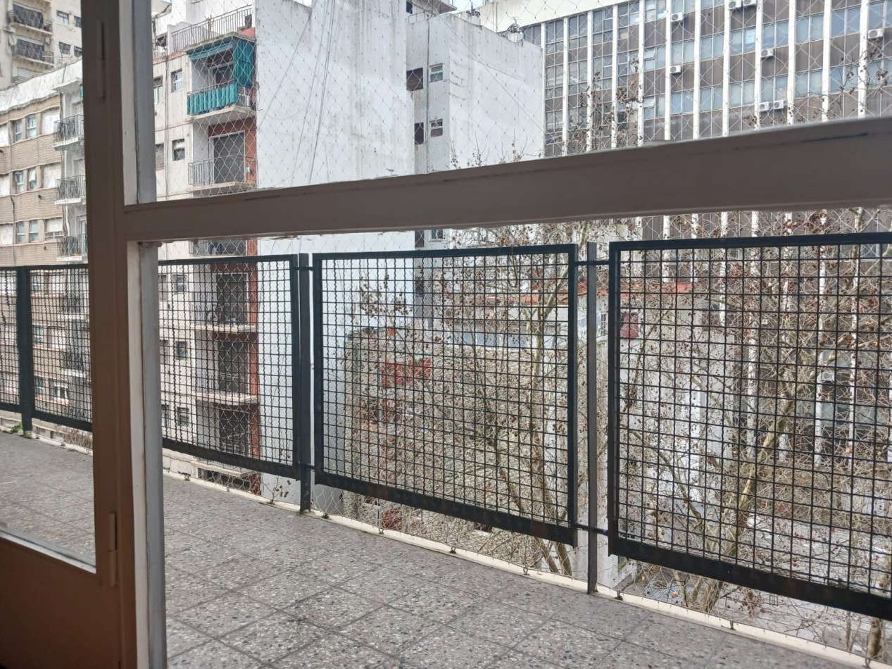 Venta Departamento 4 ambientes reciclado con balcon corrido a la calle