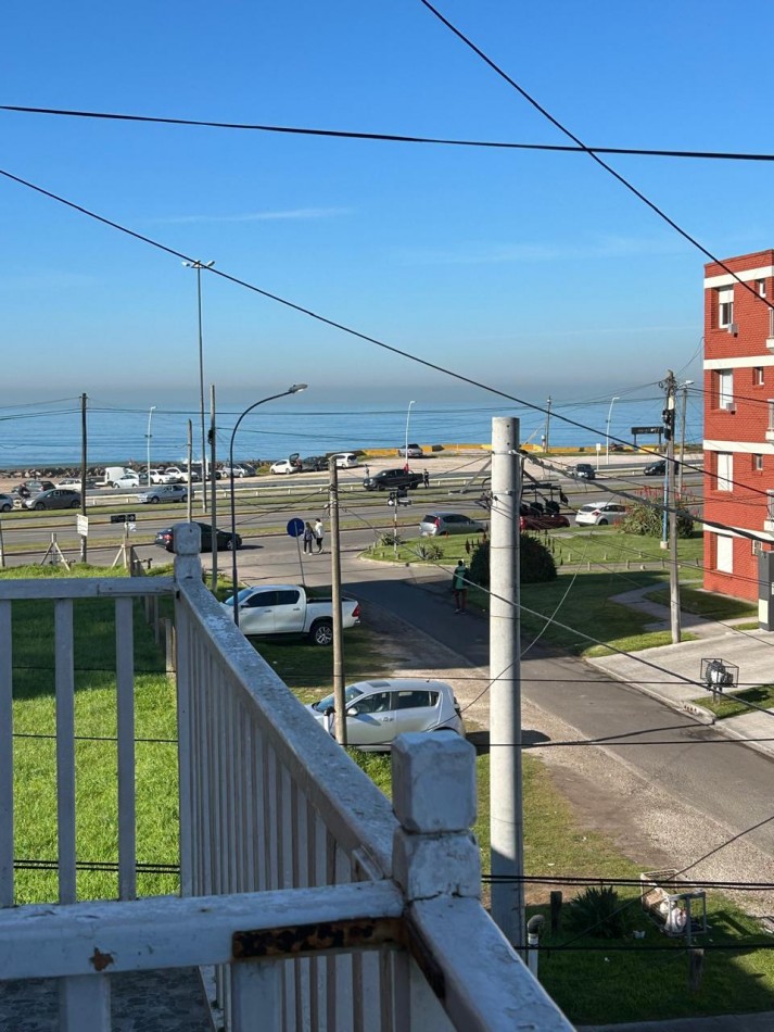 DEPARTAMENTO 3 AMBIENTES A LA CALLE CON COCHERA  2 PISO POR ESCALERA A METROS DEL MAR APTO CREDITO.
