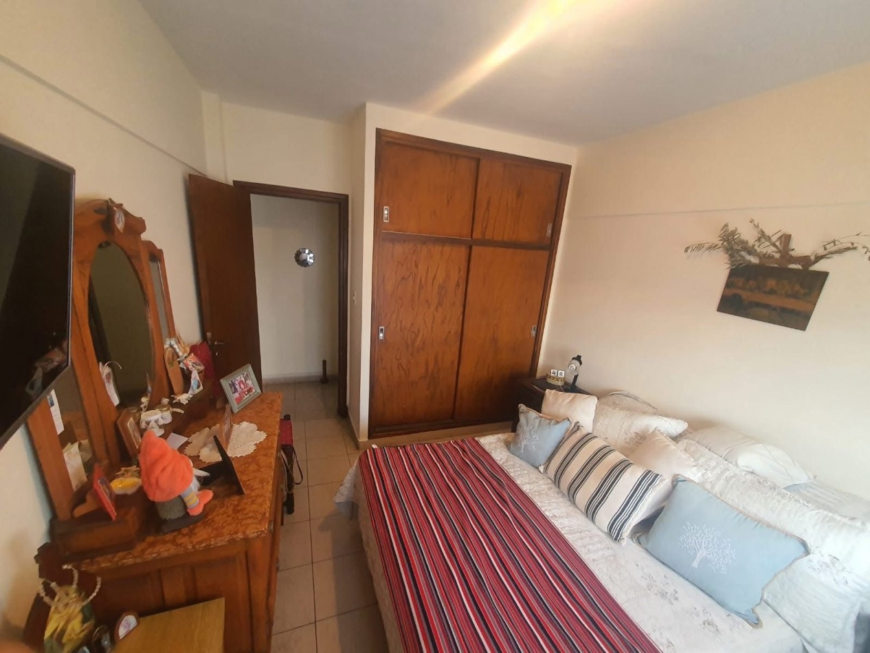 DEPARTAMENTO 3 AMBIENTES A LA CALLE CON COCHERA  2 PISO POR ESCALERA A METROS DEL MAR APTO CREDITO.