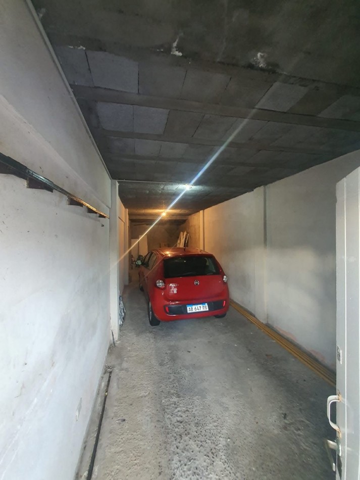 DEPARTAMENTO 3 AMBIENTES A LA CALLE CON COCHERA  2 PISO POR ESCALERA A METROS DEL MAR APTO CREDITO.