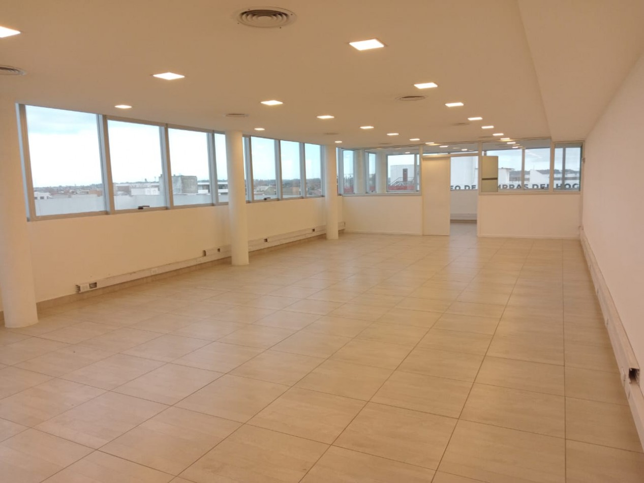 AMPLIA OFICINA CON TERRAZA- ZONA HPC -CHAUVIN