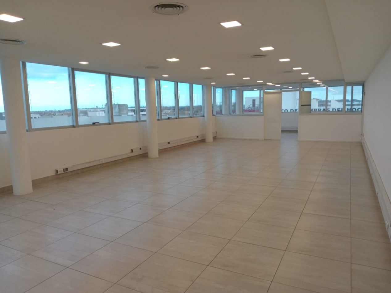AMPLIA OFICINA CON TERRAZA- ZONA HPC -CHAUVIN