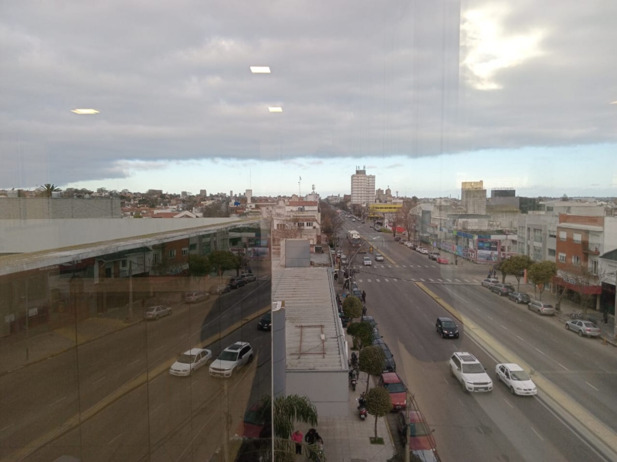 AMPLIA OFICINA CON TERRAZA- ZONA HPC -CHAUVIN