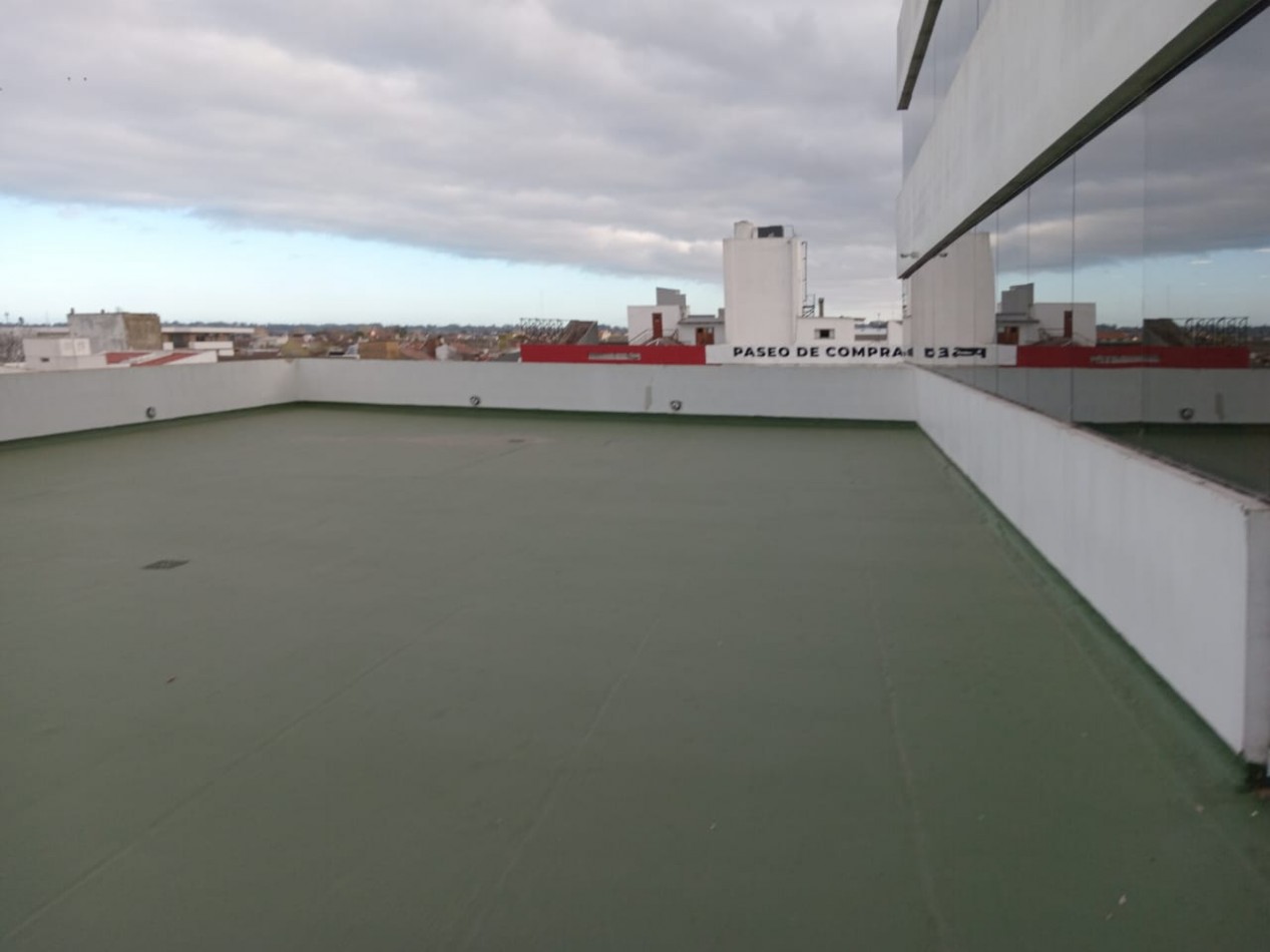 AMPLIA OFICINA CON TERRAZA- ZONA HPC -CHAUVIN