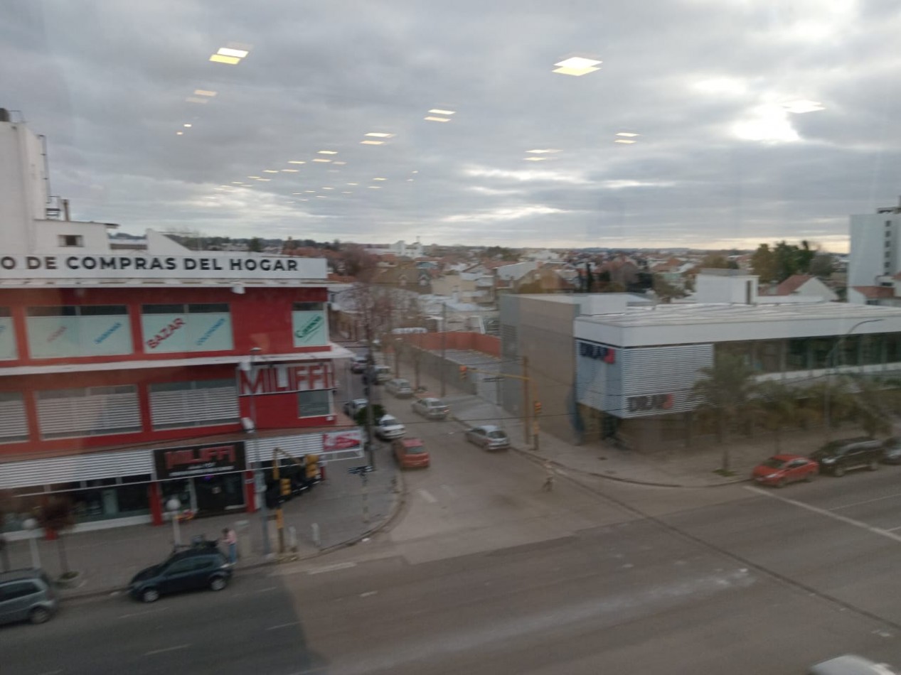 AMPLIA OFICINA CON TERRAZA- ZONA HPC -CHAUVIN