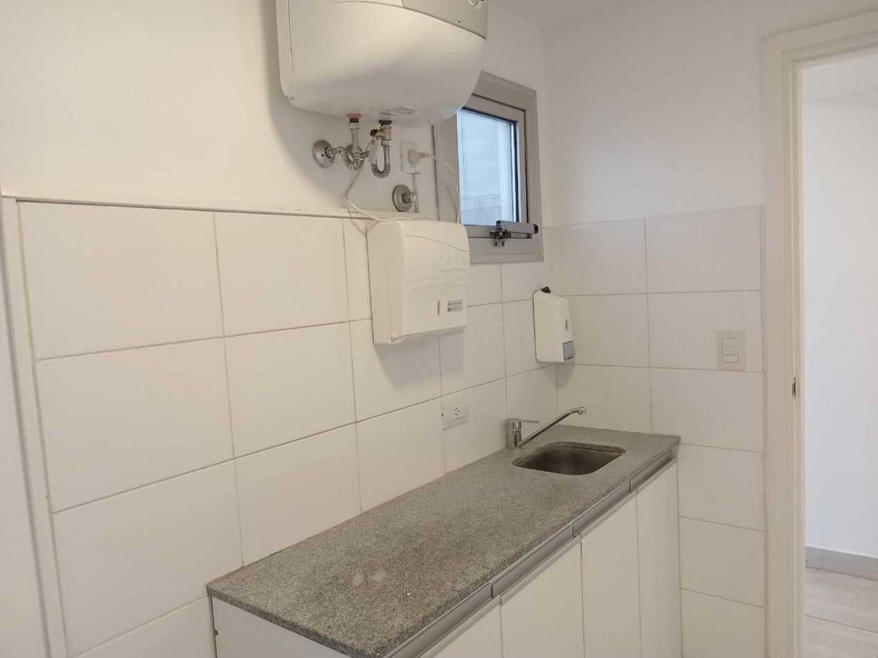 AMPLIA OFICINA CON TERRAZA- ZONA HPC -CHAUVIN