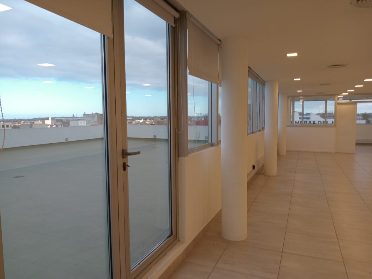 AMPLIA OFICINA CON TERRAZA- ZONA HPC -CHAUVIN