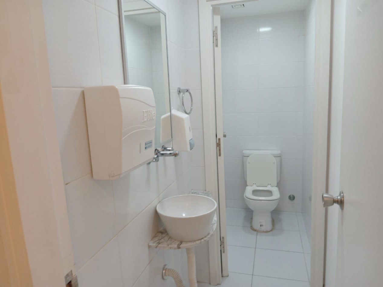 AMPLIA OFICINA CON TERRAZA- ZONA HPC -CHAUVIN