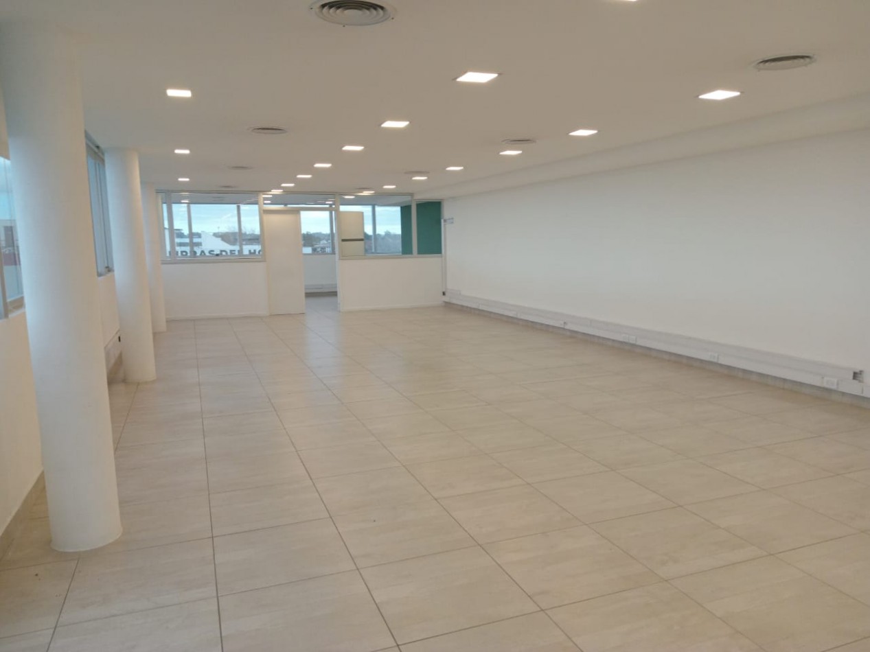 AMPLIA OFICINA CON TERRAZA- ZONA HPC -CHAUVIN