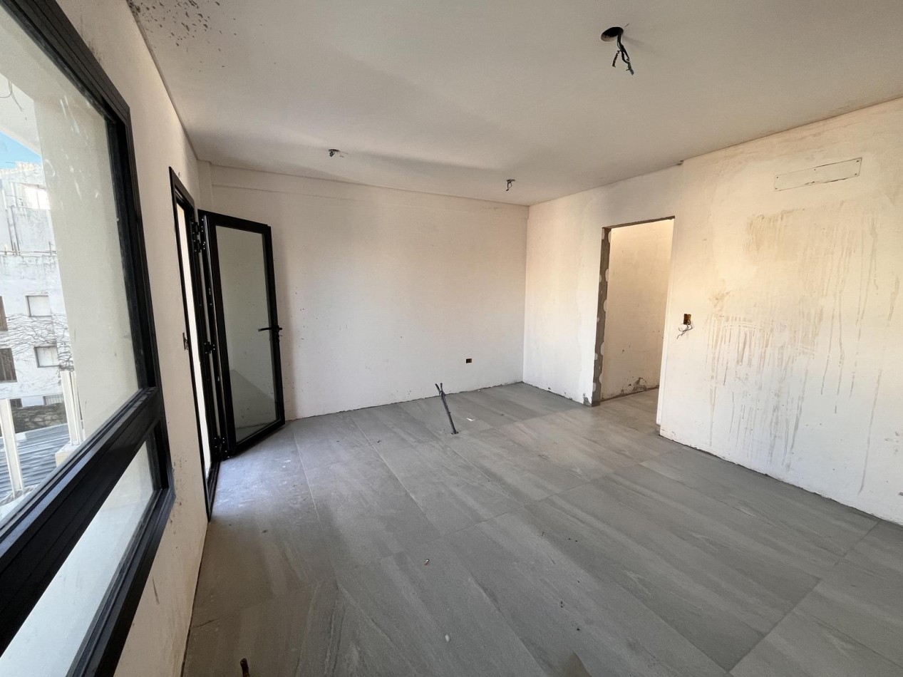 DEPARTAMENTO SEMIPISO CON BALCON, BAULERA Y COCHERA (EN CONSTRUCCION)