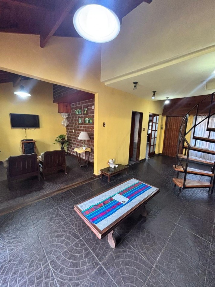 CASA 5 AMBIENTES CON PILETA CLIMATIZADA APTO CREDITO.