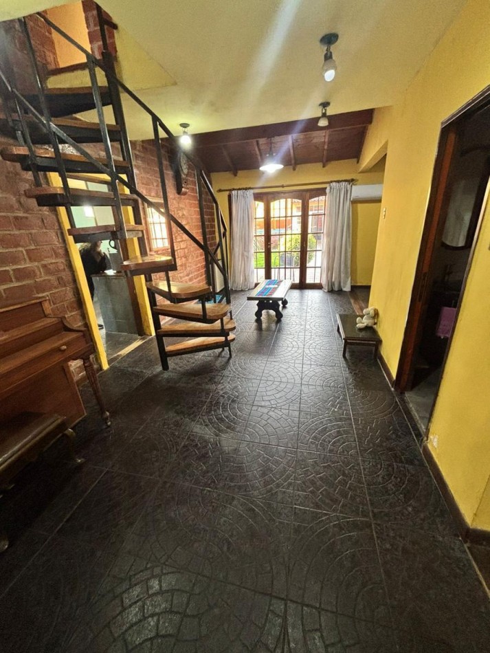 CASA 5 AMBIENTES CON PILETA CLIMATIZADA APTO CREDITO.