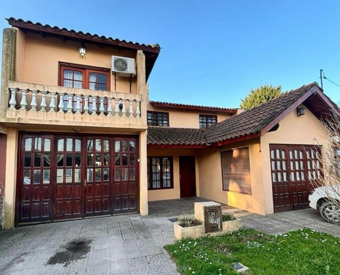 CASA 5 AMBIENTES CON PILETA CLIMATIZADA APTO CREDITO.
